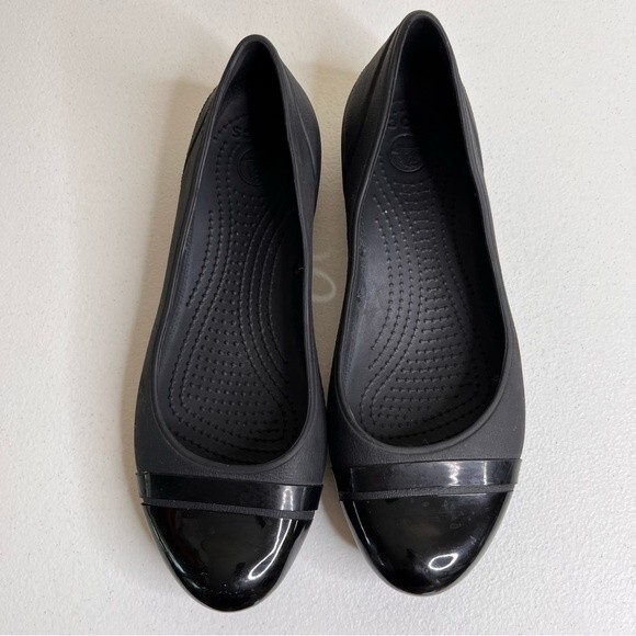 Crocs Patent Cap Toe Ballet Flat Black Comfort Slip On Casual Shoe Women Size 8 - Picture 4 of 14